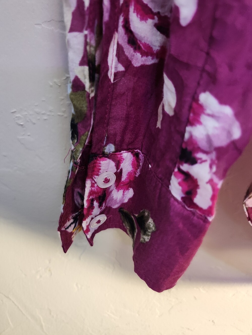 White House Black Market Floral Button-Front Blouse in Magenta Cotton/silk - Picture 6 of 8